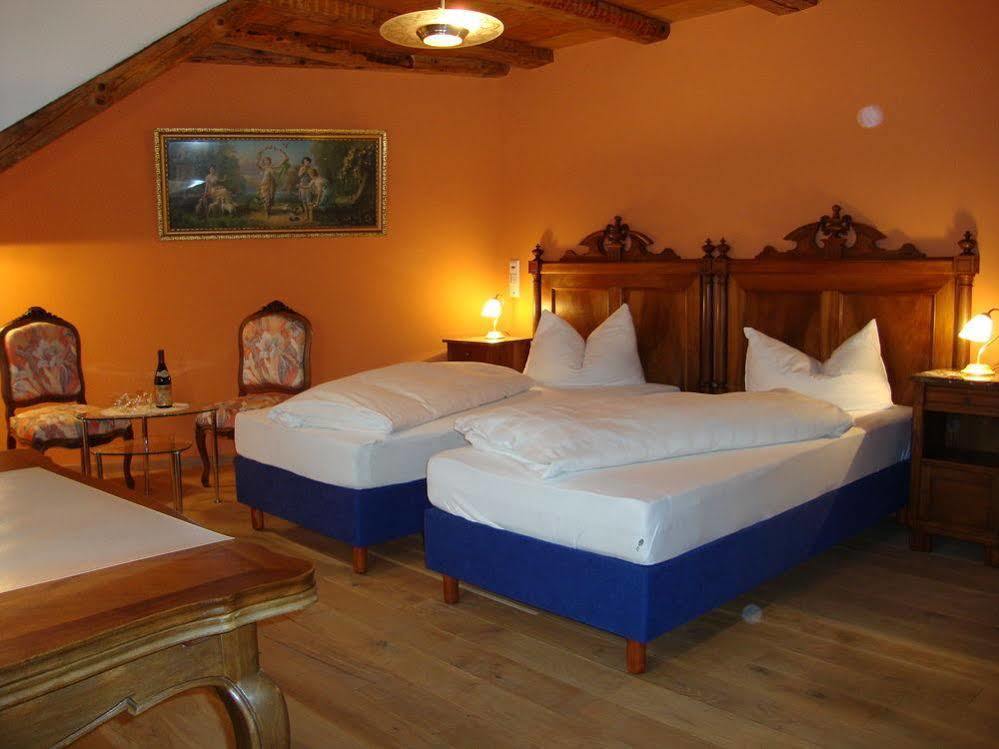Historisches Genusshotel Loewen 쇼프하임 외부 사진