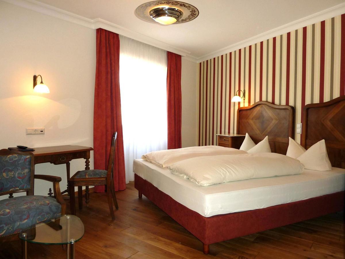 Historisches Genusshotel Loewen 쇼프하임 외부 사진