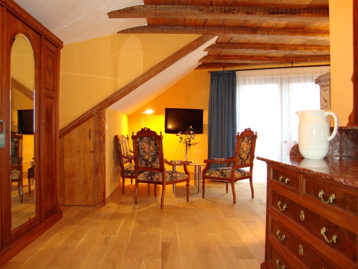 Historisches Genusshotel Loewen 쇼프하임 외부 사진